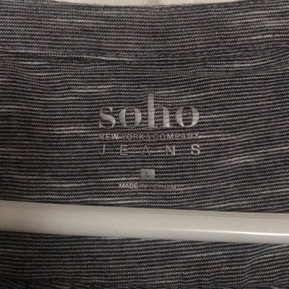 Scoop neck shirt with half buttons - Picture 4 of 4